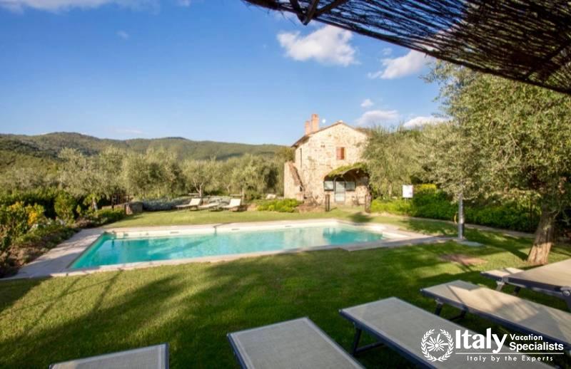 Borgo Santo Stefano-Relaxing by the Pooll