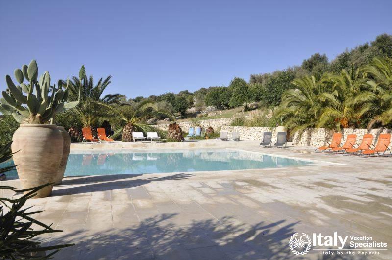 Amazing view of swimming pool in Villa Enorme