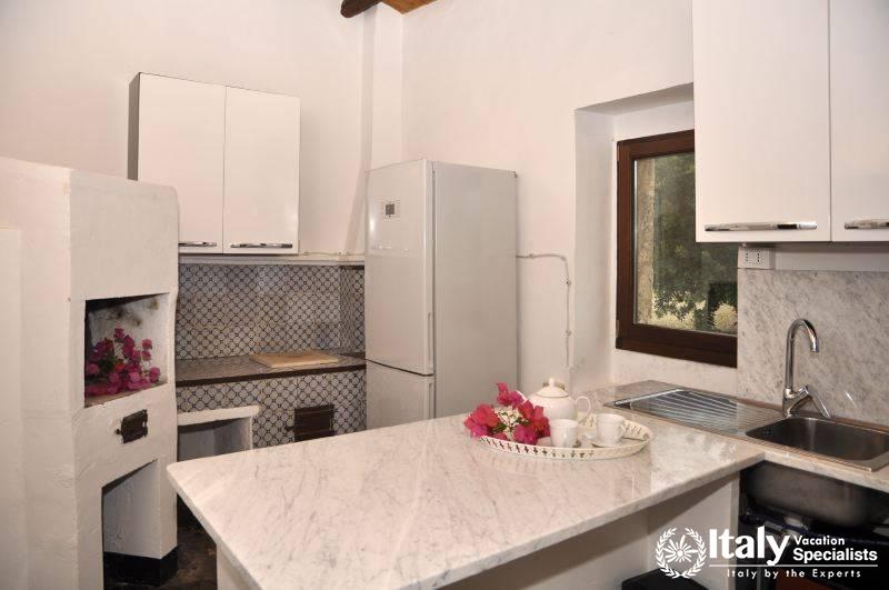 Modish kitchen in Villa Enorme