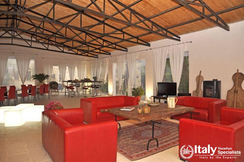 Sofas and sitting area in Villa Enorme