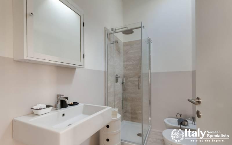 Excellent bathroom in Santa Maria Balcony