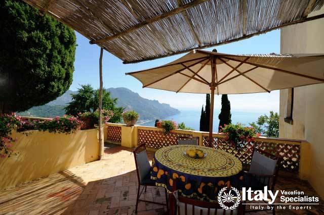 Outdoor sitting area in Villa Tomeu