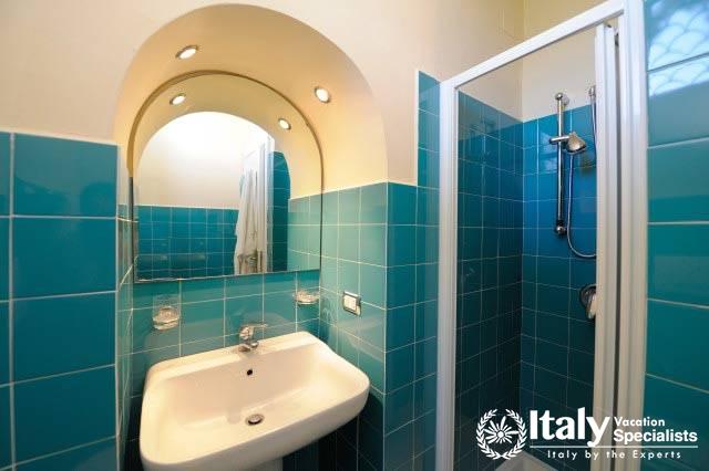Excellent bathroom in Villa Tomeu