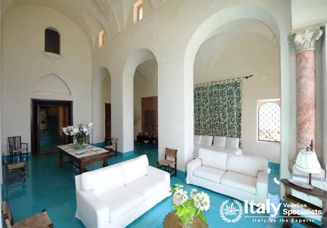 White sofas and sitting area in Villa Tomeu