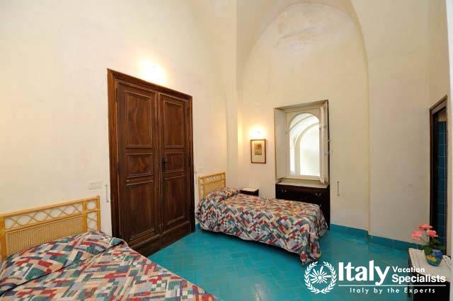 Double-bed room in Villa Tomeu