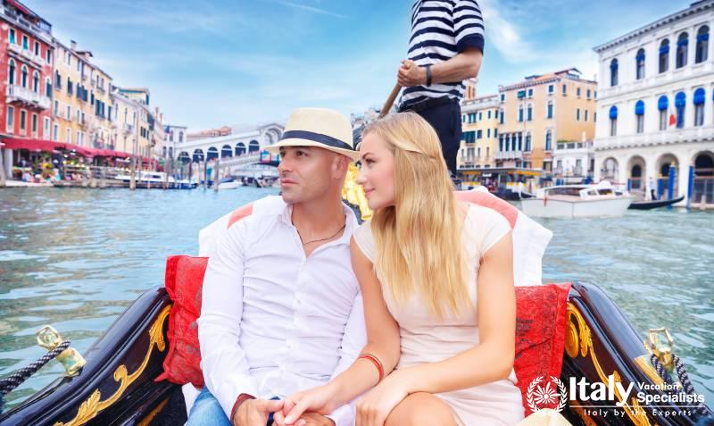 Romantic Photo-Shoots in Italy - Ideas for Honeymoon Couples on Honeymoon 