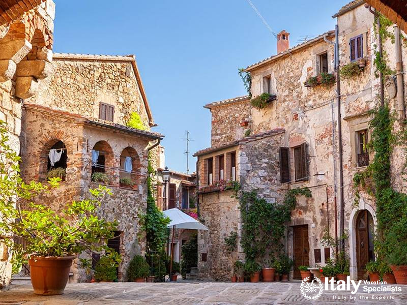 Charming Streets of Pitigliano, Tuscany