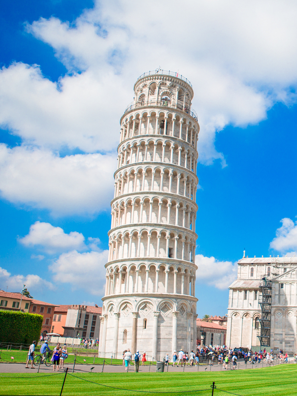 Tourists Visiting the Leaning Tower of Pisa Ital 2026 09 21 18 25 45 Utc